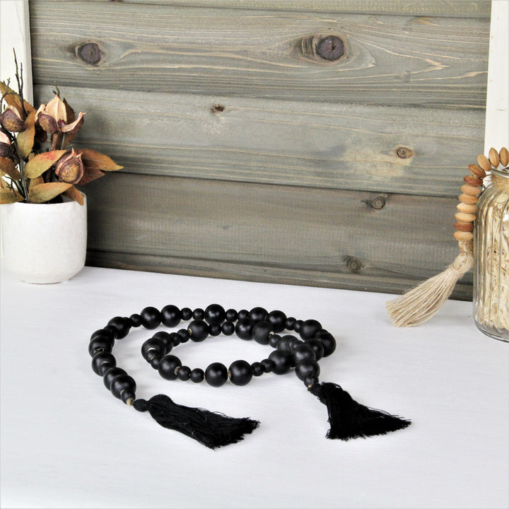 5908 - Akaida Black Tassel Décor